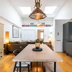 Holiday home Enchanting Clifton Retreat With Patio Garden