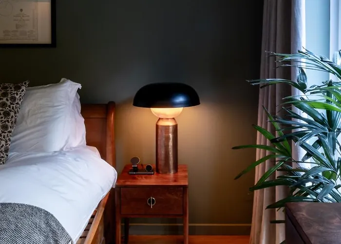 Enchanting Clifton Retreat With Patio Garden Holiday home Bristol