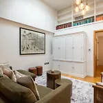 Vakantiehuis Enchanting Clifton Retreat With Patio Garden *