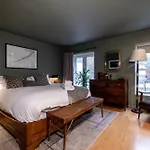 Vakantiehuis Enchanting Clifton Retreat With Patio Garden