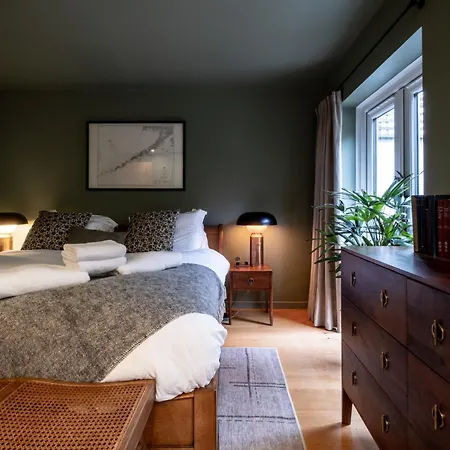 Feriehus Enchanting Clifton Retreat With Patio Garden