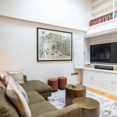 Casa de Férias Enchanting Clifton Retreat With Patio Garden Bristol