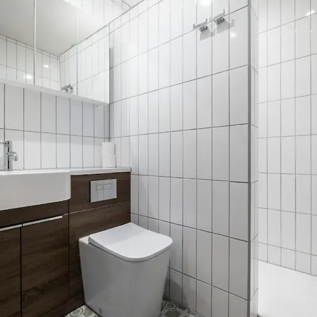 Feriehus Enchanting Clifton Retreat With Patio Garden Bristol