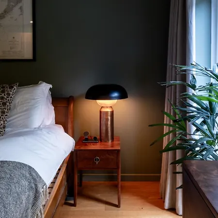 Enchanting Clifton Retreat With Patio Garden Casa de Férias Bristol