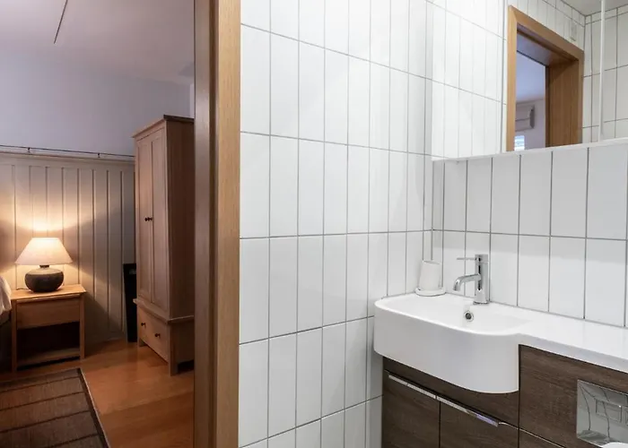 Enchanting Clifton Retreat With Patio Garden