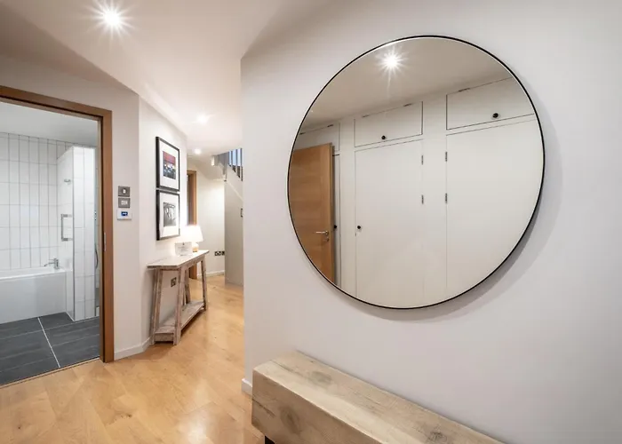 Enchanting Clifton Retreat With Patio Garden Feriehus *