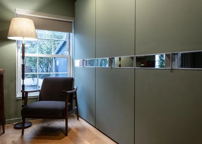 Feriehus Enchanting Clifton Retreat With Patio Garden