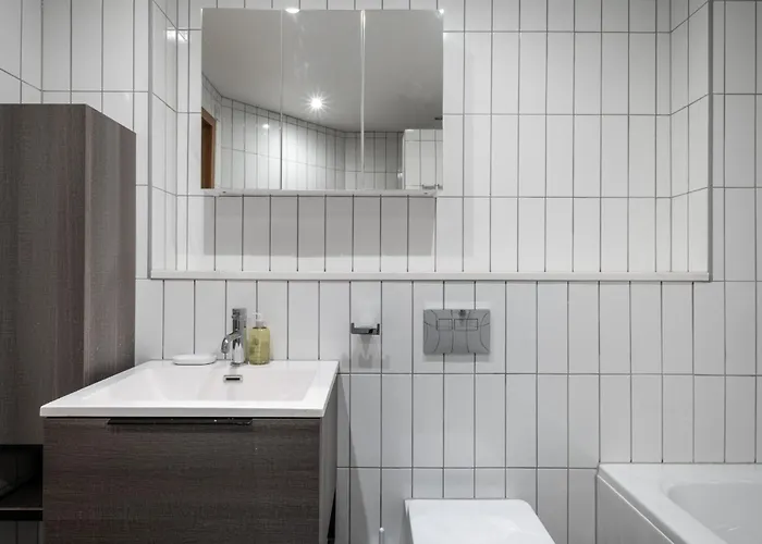 Feriehus Enchanting Clifton Retreat With Patio Garden