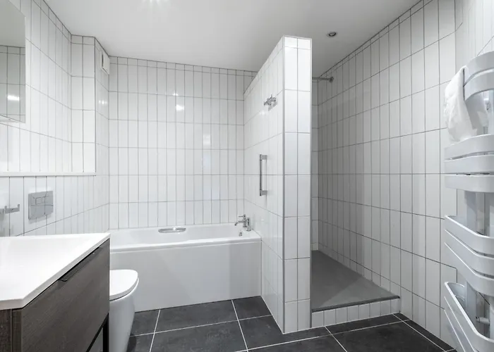 Enchanting Clifton Retreat With Patio Garden *