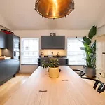 Hébergement de vacances Enchanting Clifton Retreat With Patio Garden *