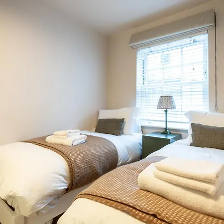 Enchanting Clifton Retreat With Patio Garden 別荘 ブリストル