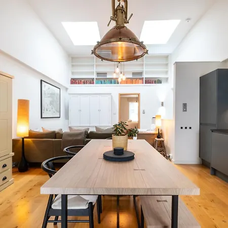 Дом отдыха Enchanting Clifton Retreat With Patio Garden