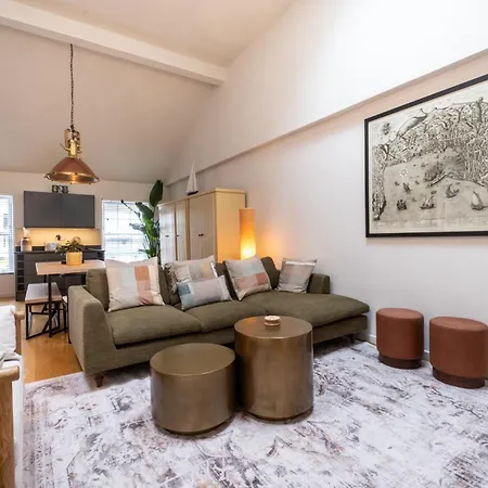 Дом отдыха Enchanting Clifton Retreat With Patio Garden Бристоль