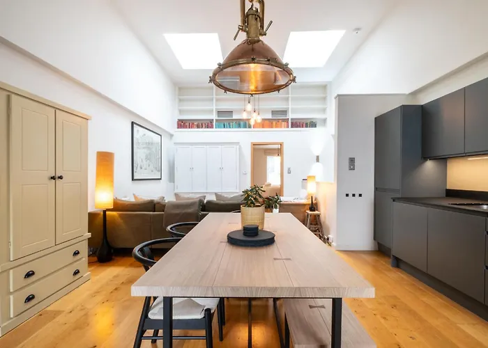 別荘 Enchanting Clifton Retreat With Patio Garden