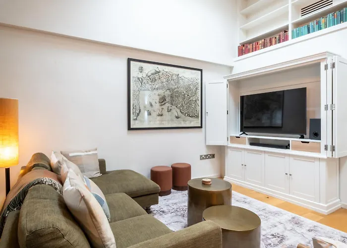 別荘 Enchanting Clifton Retreat With Patio Garden ブリストル