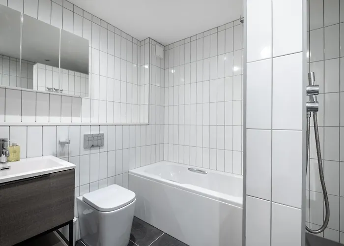 別荘 Enchanting Clifton Retreat With Patio Garden *